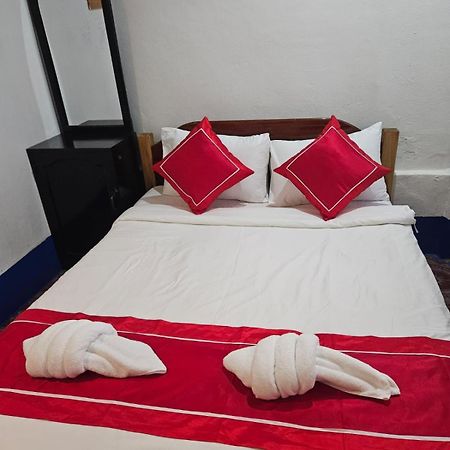 ルアンパバーン チトラトダ セントラル ビラ ハウス Bed & Breakfast エクステリア 写真