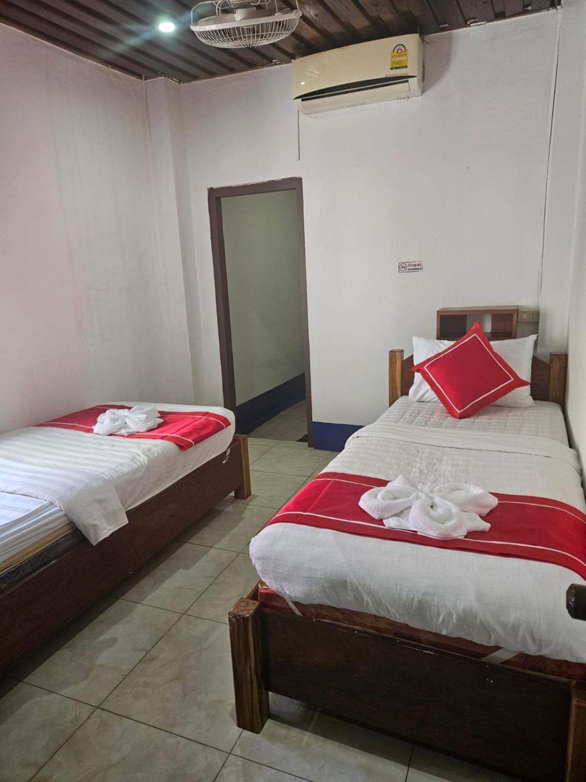 ルアンパバーン チトラトダ セントラル ビラ ハウス Bed & Breakfast エクステリア 写真