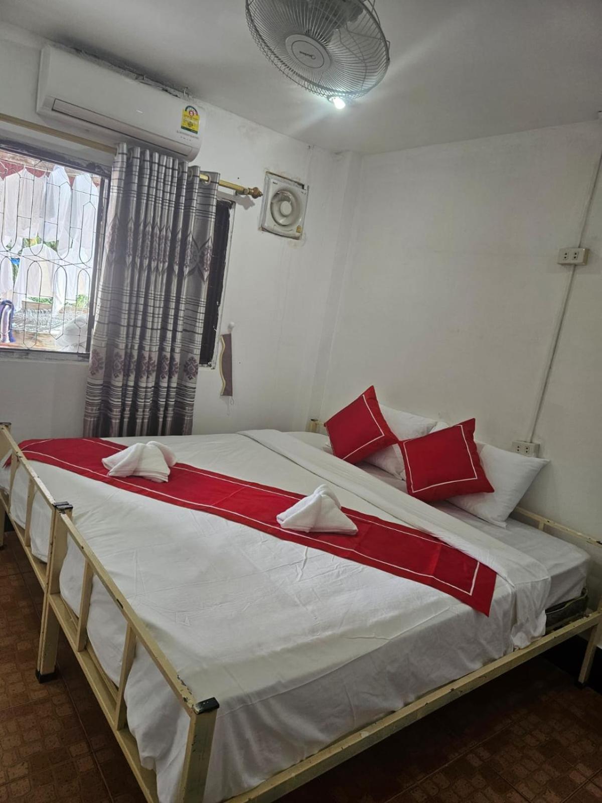 ルアンパバーン チトラトダ セントラル ビラ ハウス Bed & Breakfast エクステリア 写真