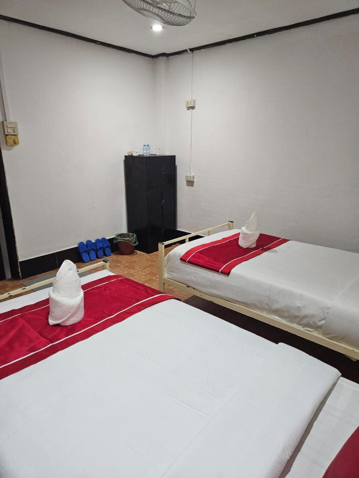 ルアンパバーン チトラトダ セントラル ビラ ハウス Bed & Breakfast エクステリア 写真