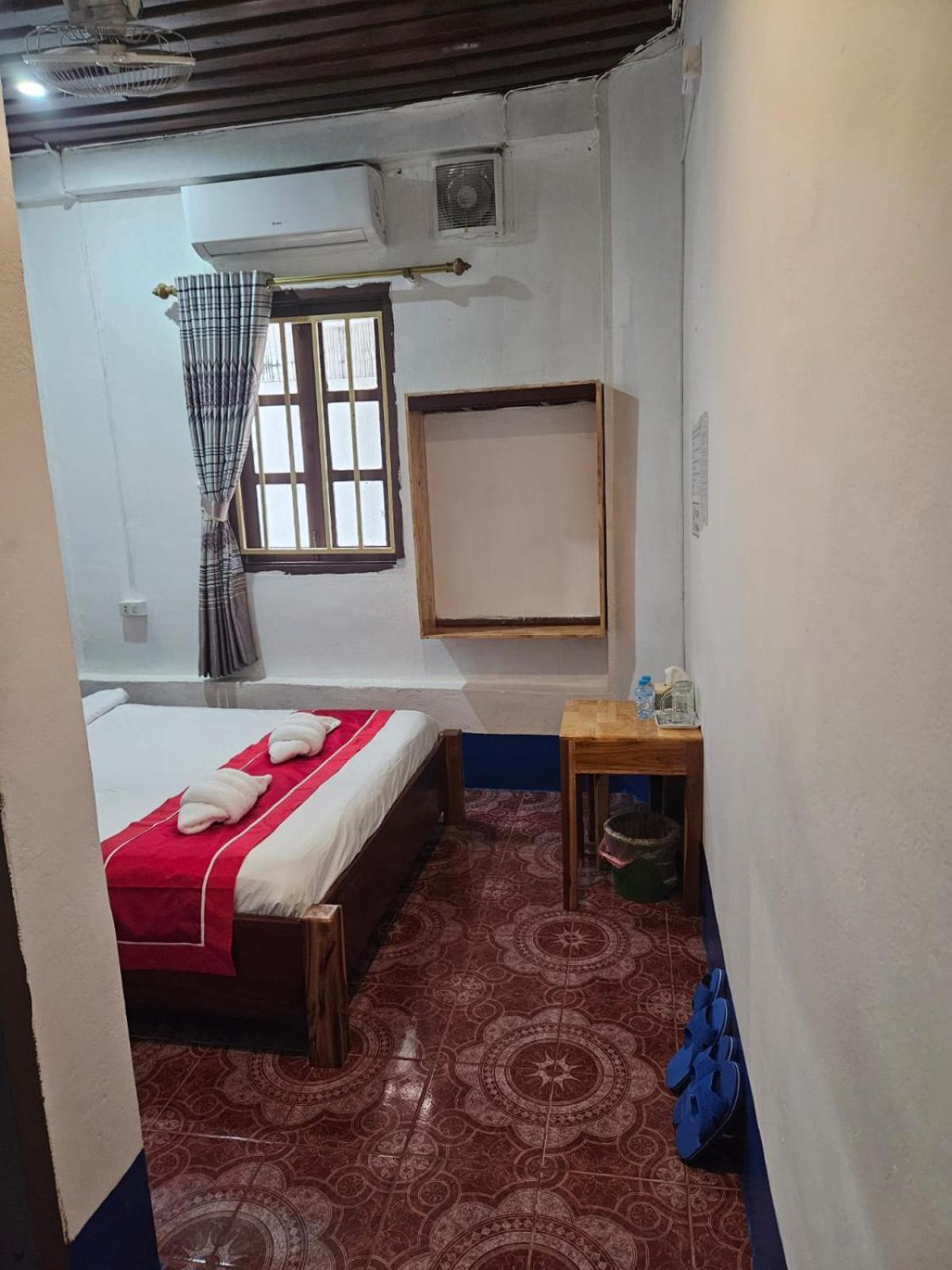 ルアンパバーン チトラトダ セントラル ビラ ハウス Bed & Breakfast エクステリア 写真